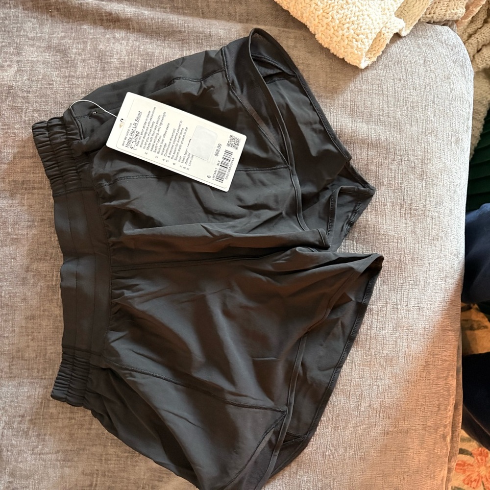NWT Lululemon hotty hot 4in shorts size 6